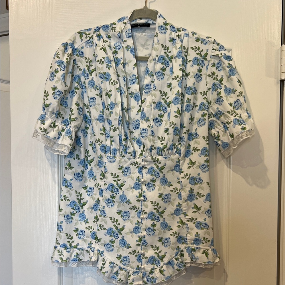 Scarlet Darkness Floral Blue and White Women's Top Size XL